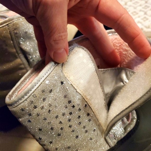 ⬇️ Ice fields silver sequin waterproof boots. - Picture 9 of 11